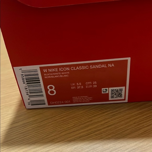 Nike Black Platform Sandals - Picture 4 of 4